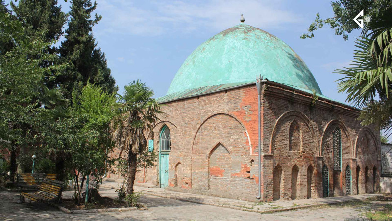 Gəncədə Borçalı köçkünlərinin tikdiyi Qızılhacılı məscidi