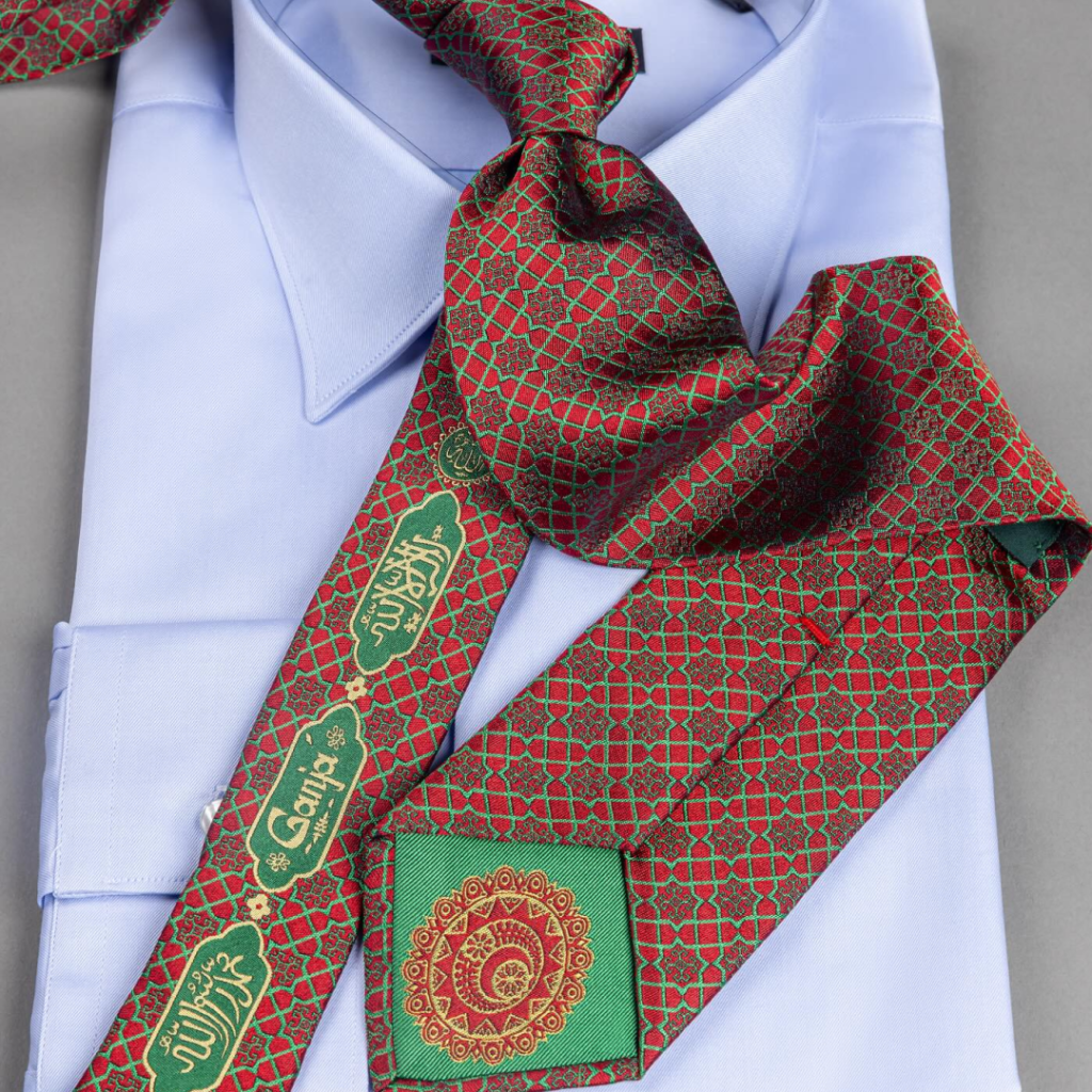 İtaliyalı sənətkarlardan Gəncəyə həsr olunmuş qalstuk - FOTO