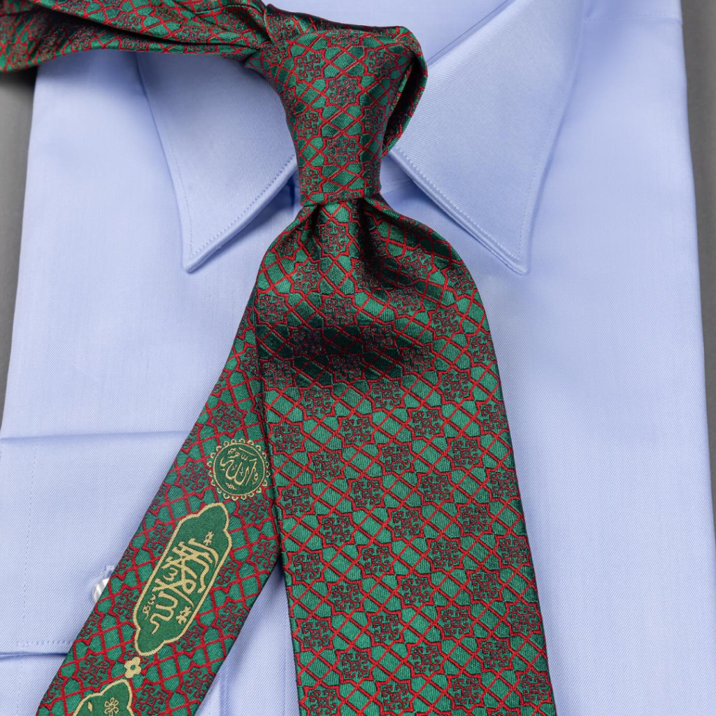 İtaliyalı sənətkarlardan Gəncəyə həsr olunmuş qalstuk - FOTO