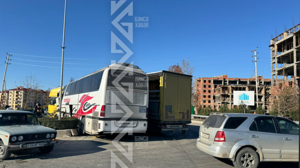 Yevlaxda TIR-la sərnişin avtobusu toqquşdu – XƏSARƏT ALAN VAR