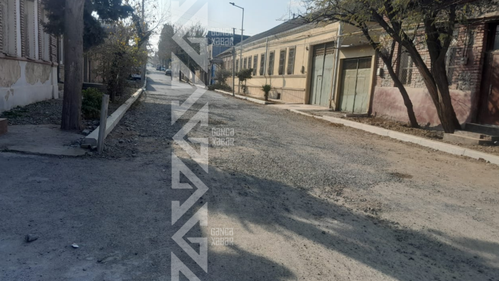 Gəncədə küçə natamam təmir edilib: SAKİNLƏR NARAZIDIR