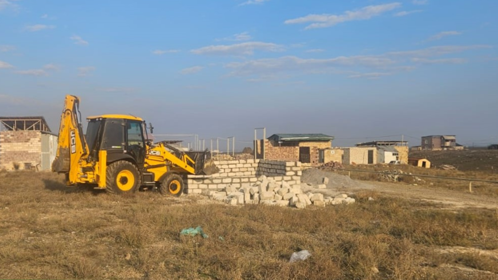 Gəncədə 3 qanunsuz TİKİLİ SÖKÜLÜB