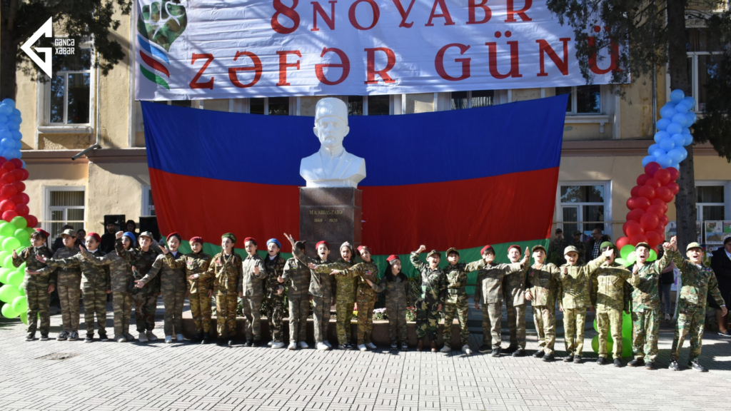 Gəncədə məktəblərin birində "Yaşa Azərbaycan!" adlı tədbir keçirilib
