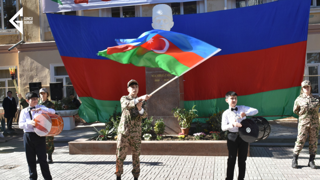 Gəncədə məktəblərin birində "Yaşa Azərbaycan!" adlı tədbir keçirilib