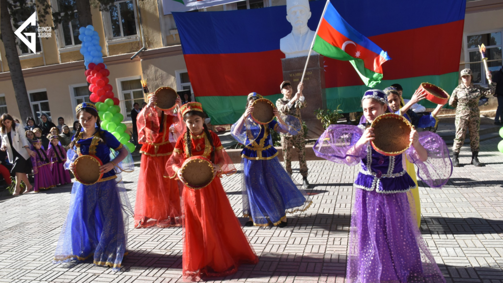 Gəncədə məktəblərin birində "Yaşa Azərbaycan!" adlı tədbir keçirilib
