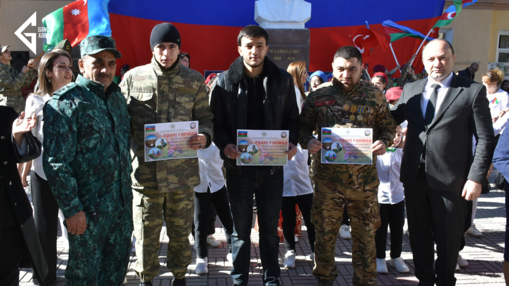 Gəncədə məktəblərin birində "Yaşa Azərbaycan!" adlı tədbir keçirilib