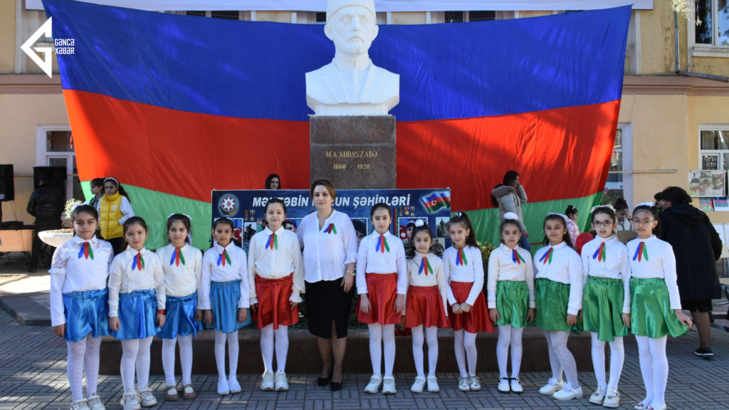Gəncədə məktəblərin birində "Yaşa Azərbaycan!" adlı tədbir keçirilib