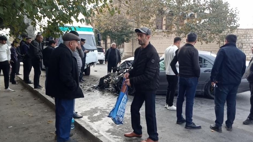 Gəncədə avtobus qəzaya düşüb - Yaralılar var