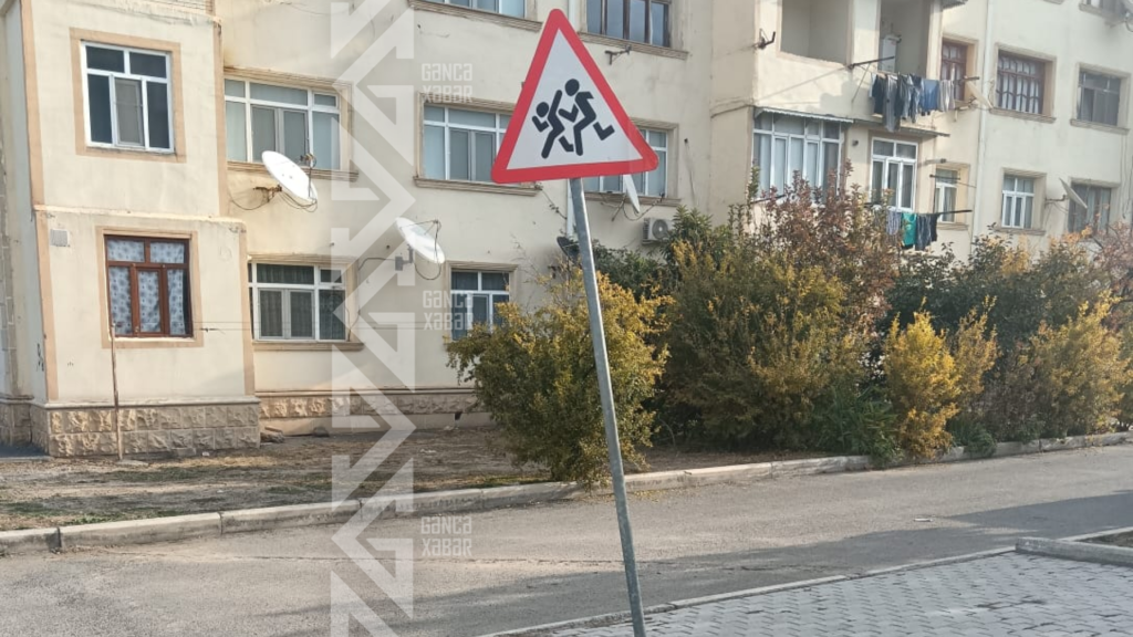Gəncə sakinləri yolların təmirini tələb edirlər