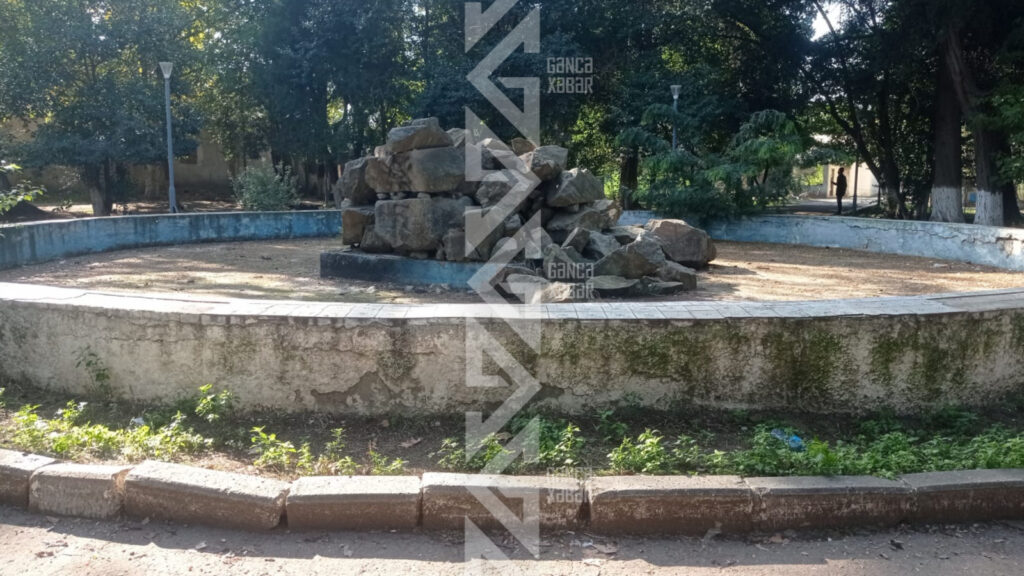 Gəncənin dəmiryolçular parkı baxımsız vəziyyətdədir