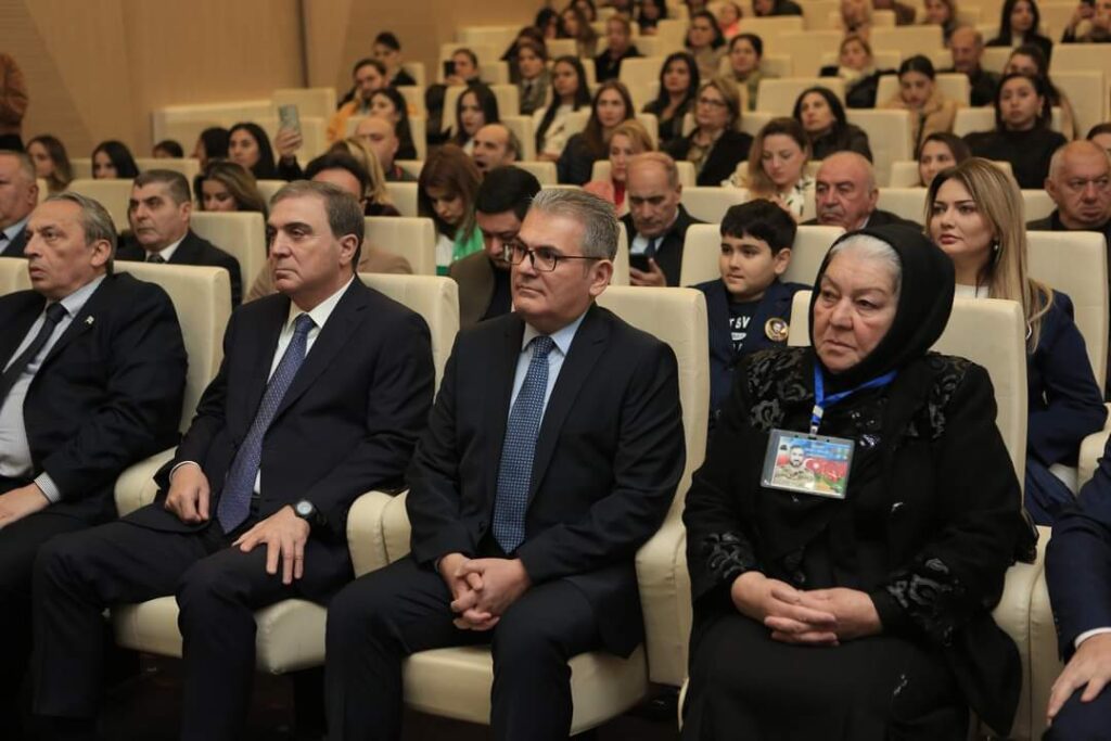 Gəncədə Dövlət Bayrağı Günü ilə bağlı tədbir keçirilib