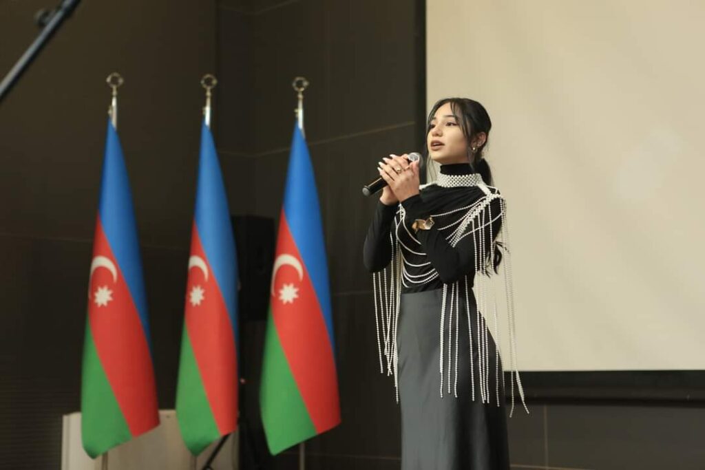 Gəncədə Dövlət Bayrağı Günü ilə bağlı tədbir keçirilib