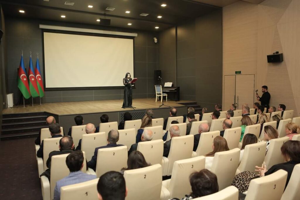 Gəncədə Dövlət Bayrağı Günü ilə bağlı tədbir keçirilib