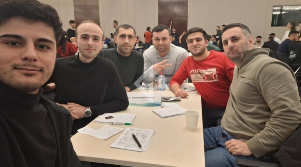 Gəncənin "Aqronavtlar" komandası ölkənin ən böyük intellektual yarışında regionlar üzrə ən yaxşı komanda seçilib. Gencexeber.az məlumat verir ki, Bakı Konqres Mərkəzində respublikanın ən böyük bilik yarışı olan “İntellektual Klubların V Gənclər Liqası”nın final mərhələsi keçirilib. Birincilik "Yaşıl dünya naminə həmrəylik ili” çərçivəsində Azərbaycan Gənclər Fondunun dəstəyi, Gənclərin Maarifləndirilməsinə Dəstək İctimai Birliyinin təşkilatçılığı ilə baş tutub. Oktyabr ayından etibarən start götürən və respublikanın 40-dan çox şəhər və rayonunu əhatə edən turnirin seçimlərində ümumilikdə 600-dən çox komanda və 5 mindən çox gənc öz intellektual gücünü sınayıb. Seçim turlarının yekununda regionlar üzrə ən yaxşı nəticə göstərən 12, paytaxt üzrə isə 20 komanda Bakıda keçirilən final mərhələsində kubok uğrunda mübarizə aparıblar. Seçimlərdən uğurla keçən Gəncənin “Aqronavtlar” komandası final mərhələsinin yekununda regionlar arasında çempion adını qazanıb. Qalib komanda kubok, medal və dəyərli hədiyyələrlə mükafatlandırılıb. Qeyd edək ki, ardıcıl beş ildir keçirilən turnirdə Gəncə şəhərini təmsil edən komanda artıq 3-cü dəfədir ki, regionlar çempionu adını qazanır.