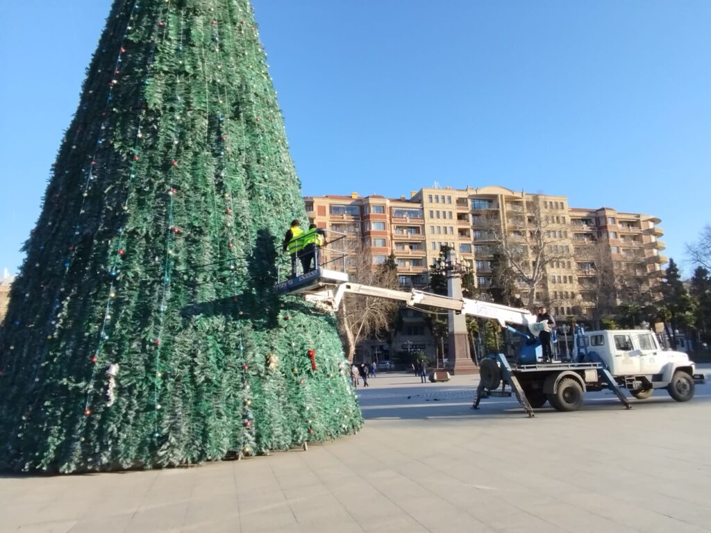 Gəncə Yeni ili qarşılamağa hazırlaşır