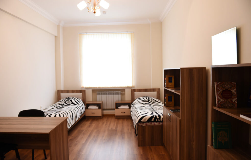 “Dərsə davamiyyəti zəif olan tələbələrə xəbərdarlıq edildi, universitetdən uzaqlaşdırıldılar” – REKTORLA ÖZƏL MÜSAHİBƏ