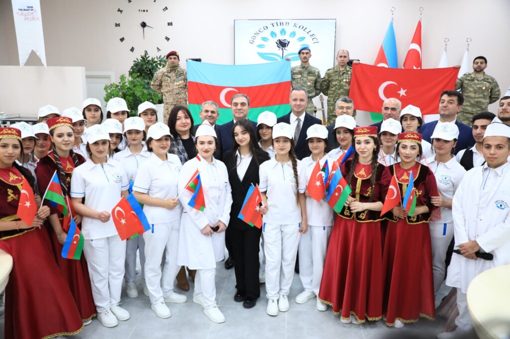 “Gənclər Evi”nin açılışı olub