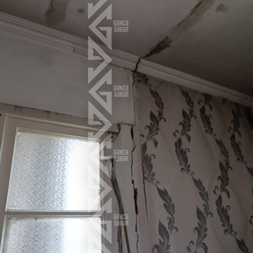 Gəncədə 8 ailə qəzalı binalarından şikayət edir