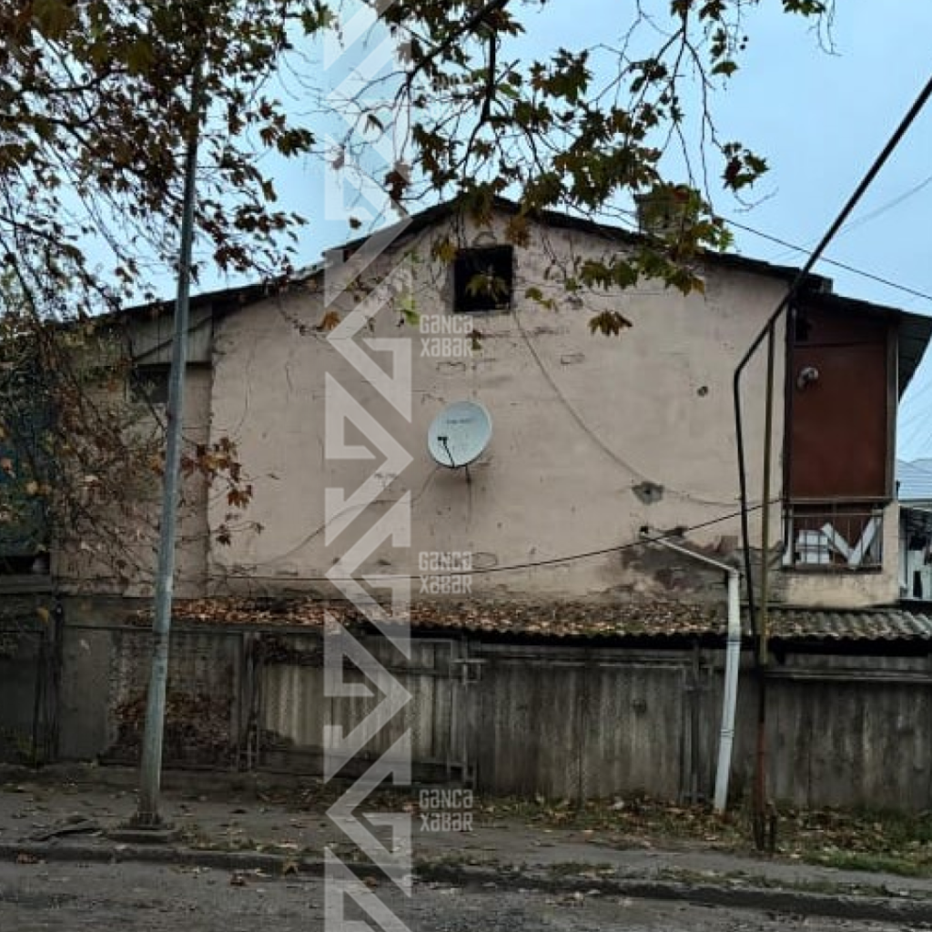 Gəncədə 8 ailə qəzalı binalarından şikayət edir