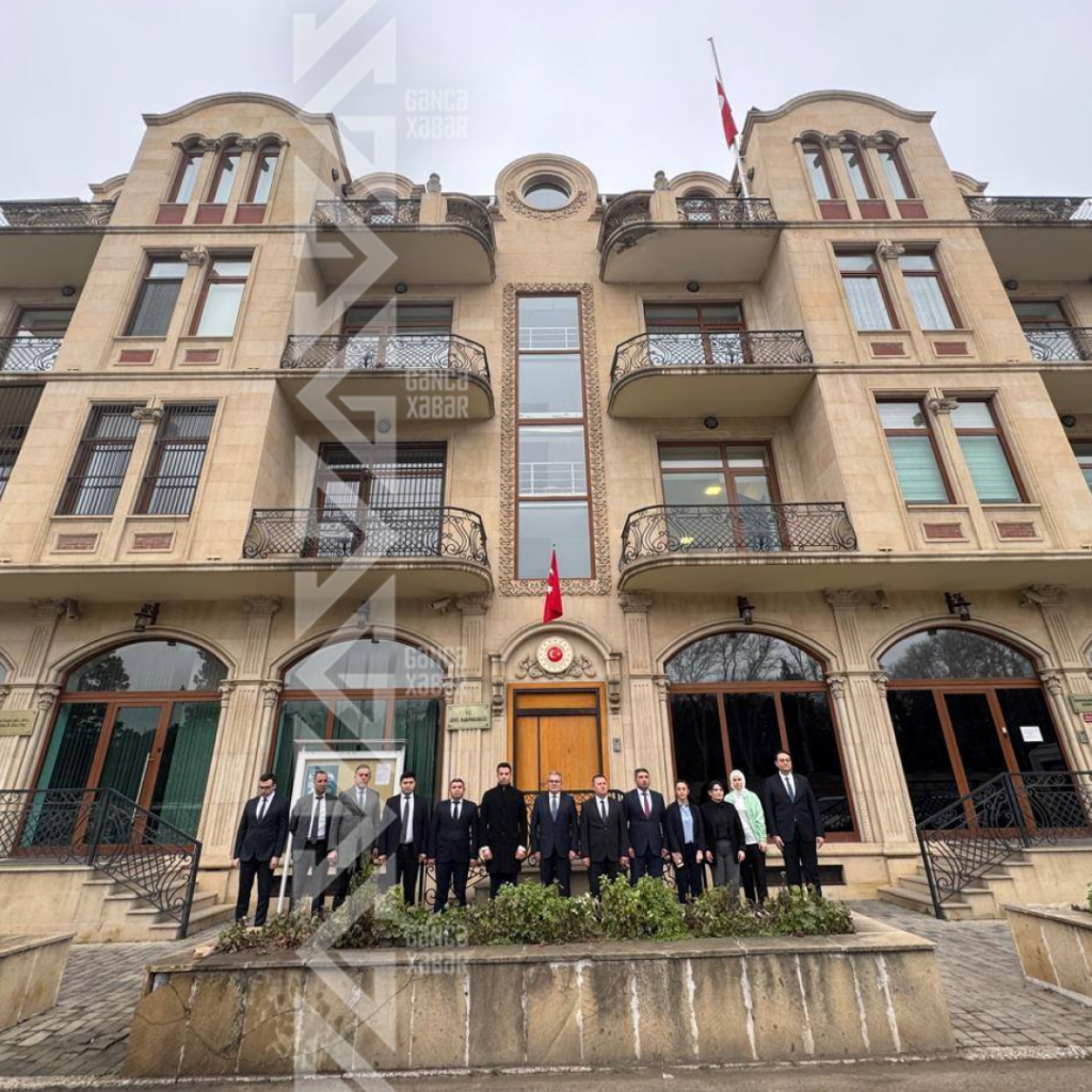 Türkiyənin Gəncədəki Baş Konsulluğunda təyyarə qəzası qurbanlarının xatirəsi yad edilib