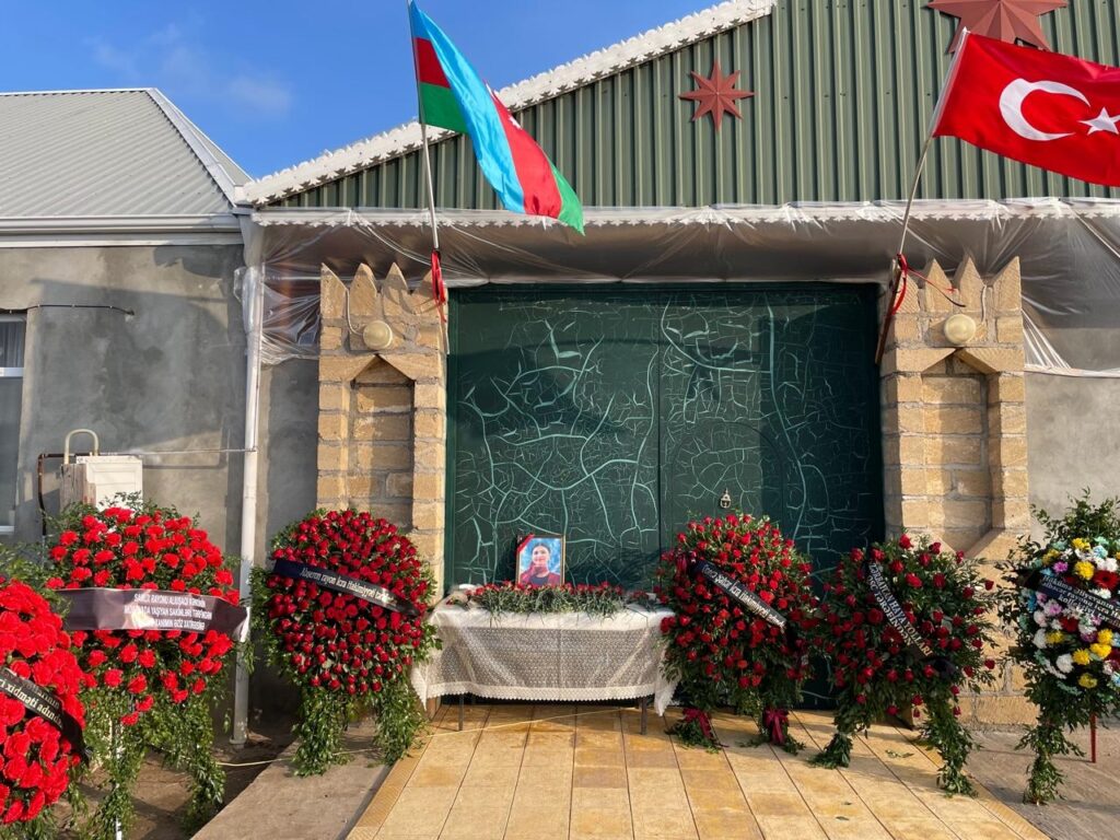 İcra başçısı Milli Qəhrəman Hökumə Əliyevanın yas mərasimində iştirak edib