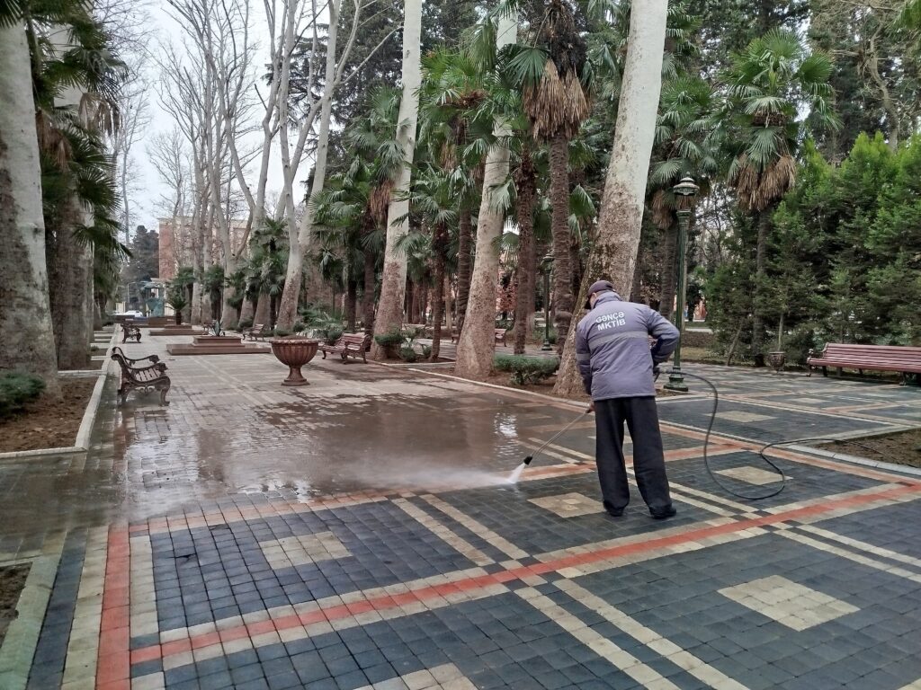 Gəncədə təmizlik aksiyası keçirilib