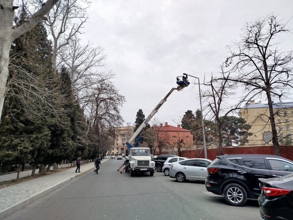 Gəncə küçələri işıqlı günə çıxdı