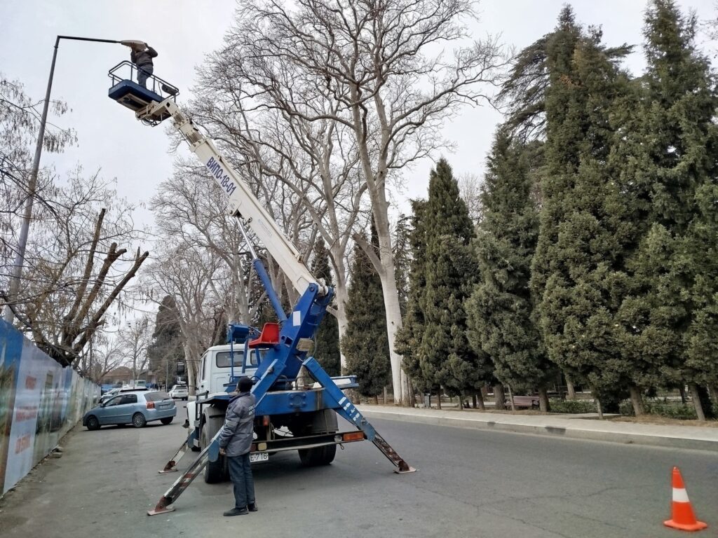 Gəncə küçələri işıqlı günə çıxdı