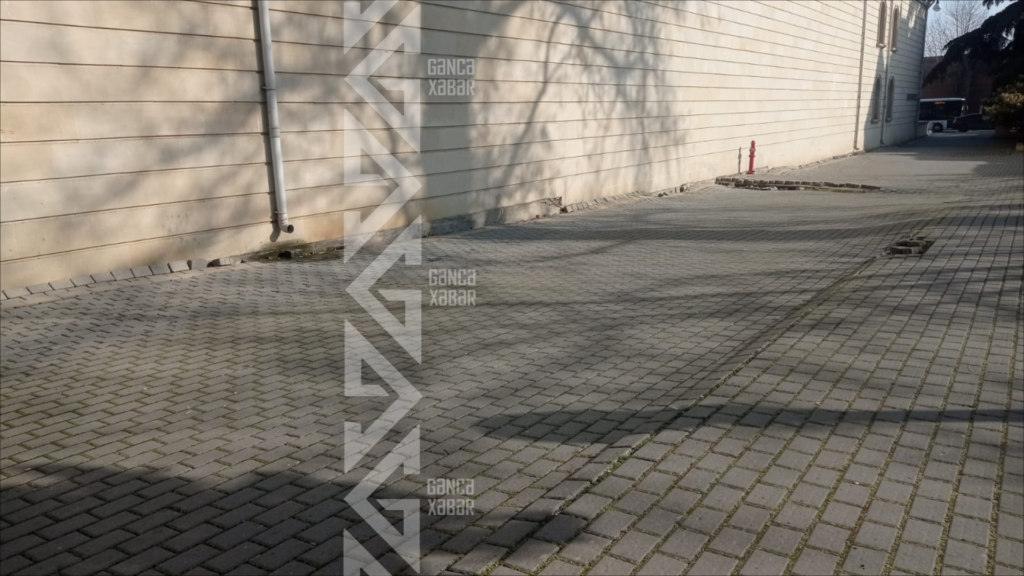 Gəncədə Mədəniyyət Nazirliyinin bu binası çökür?