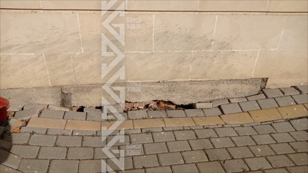 Gəncədə Mədəniyyət Nazirliyinin bu binası çökür?