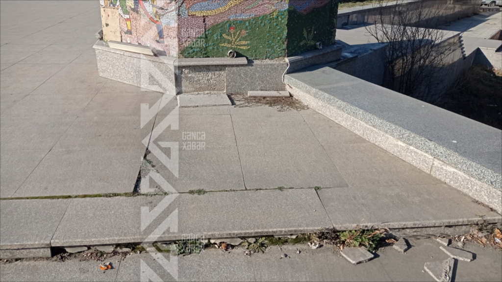 Gəncədə "Xəmsə" kompleksi dağılır