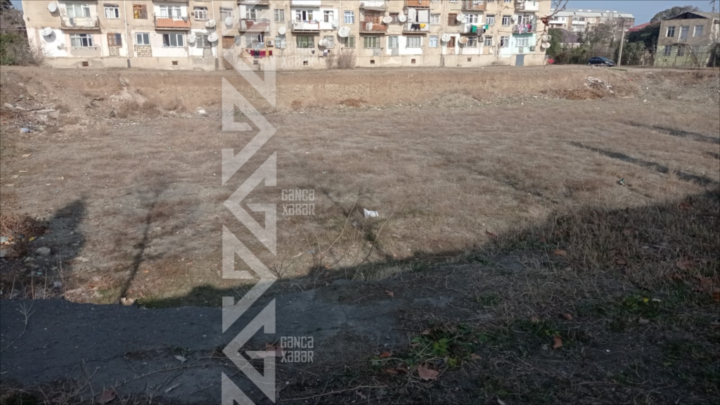 Gəncədə illər öncə qazılan xəndək problemlər yaradır