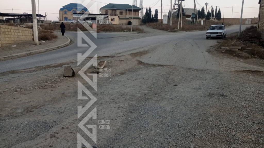 Gəncə qəsəbə yolu qəzalı vəziyyətdədir