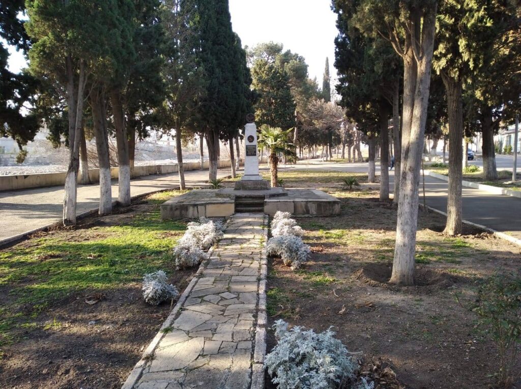 Daha bir parkda təmizlik işləri görülüb