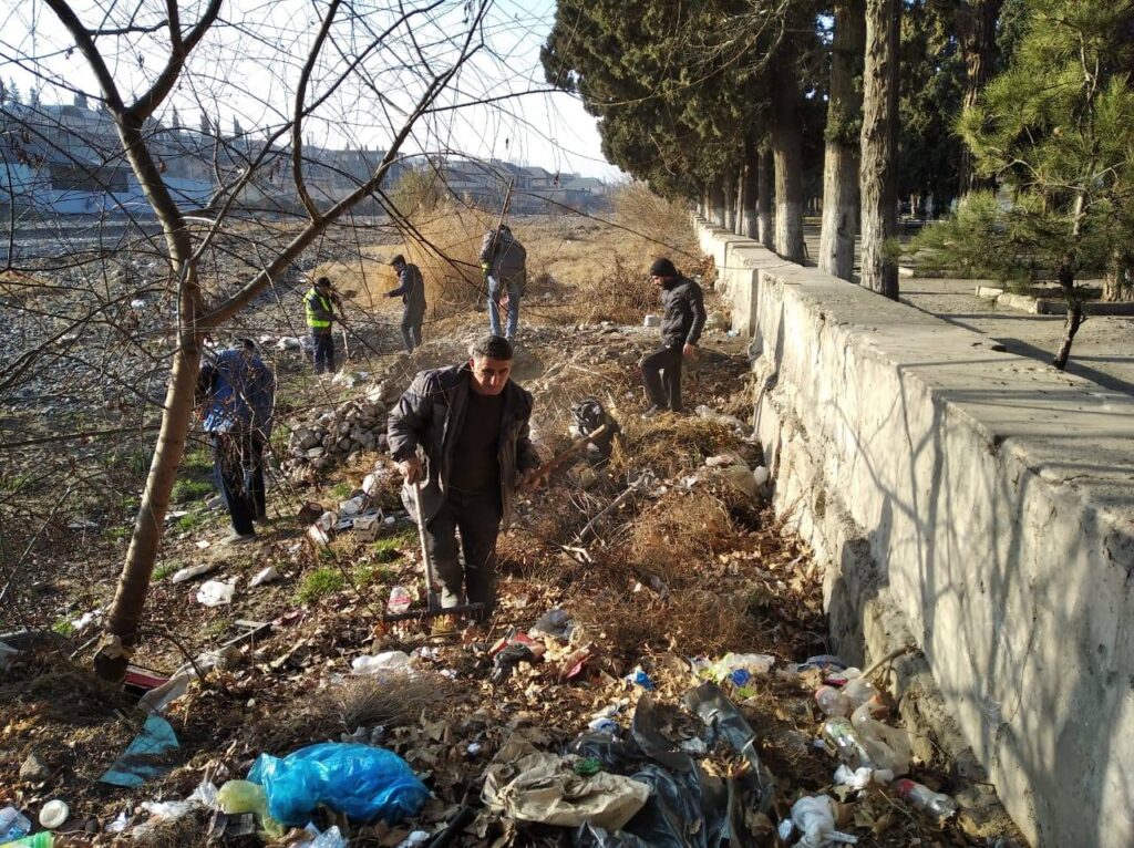 Daha bir parkda təmizlik işləri görülüb