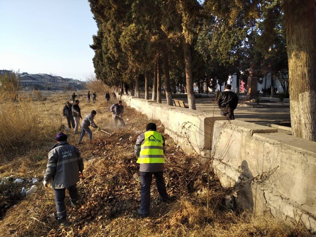 Daha bir parkda təmizlik işləri görülüb