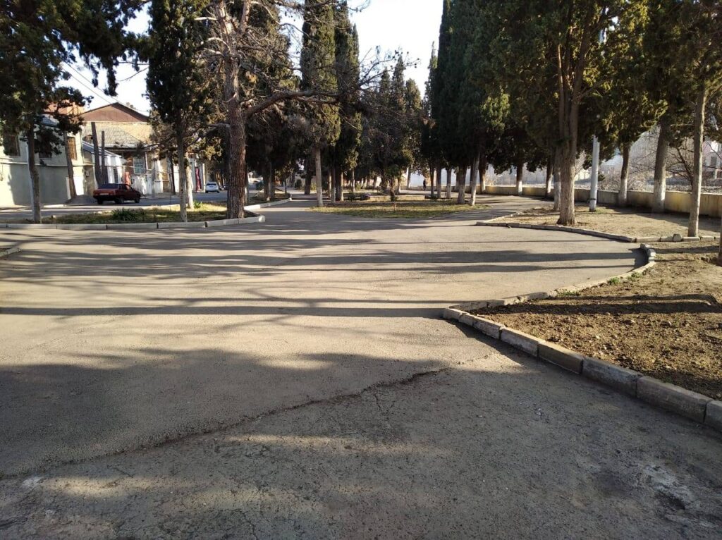 Daha bir parkda təmizlik işləri görülüb