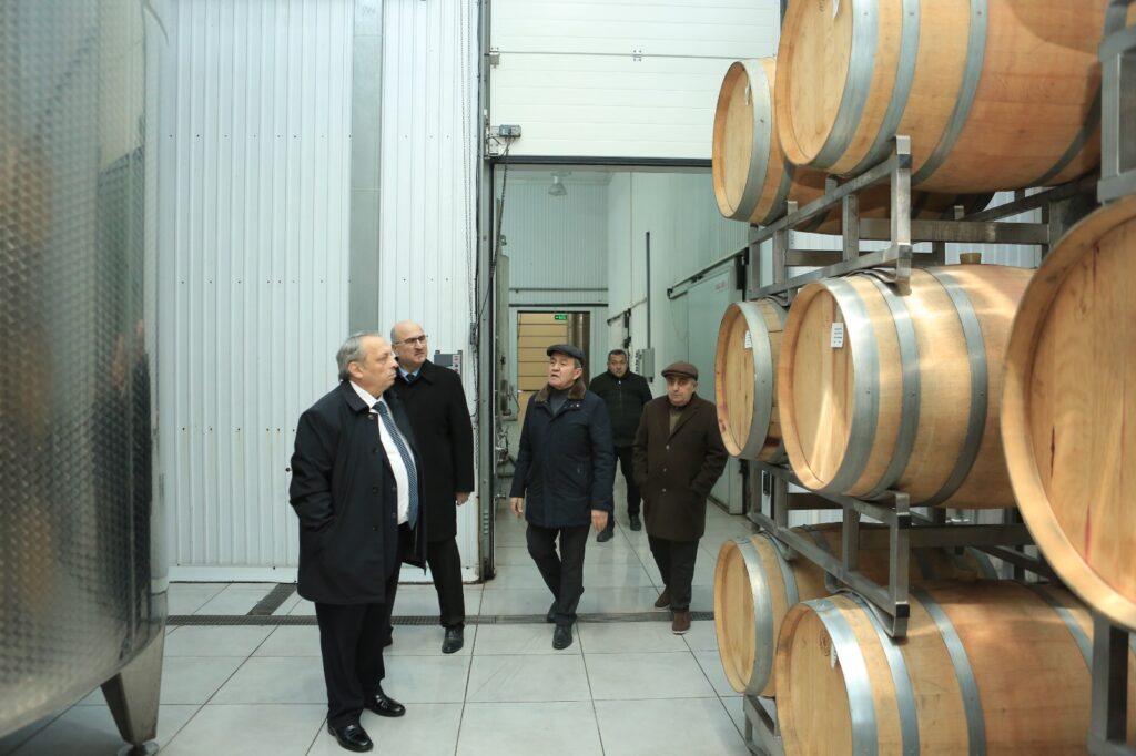 Gürcüstanın Gəncədəki Baş konsulu Gəncə Şərab zavodunda olub