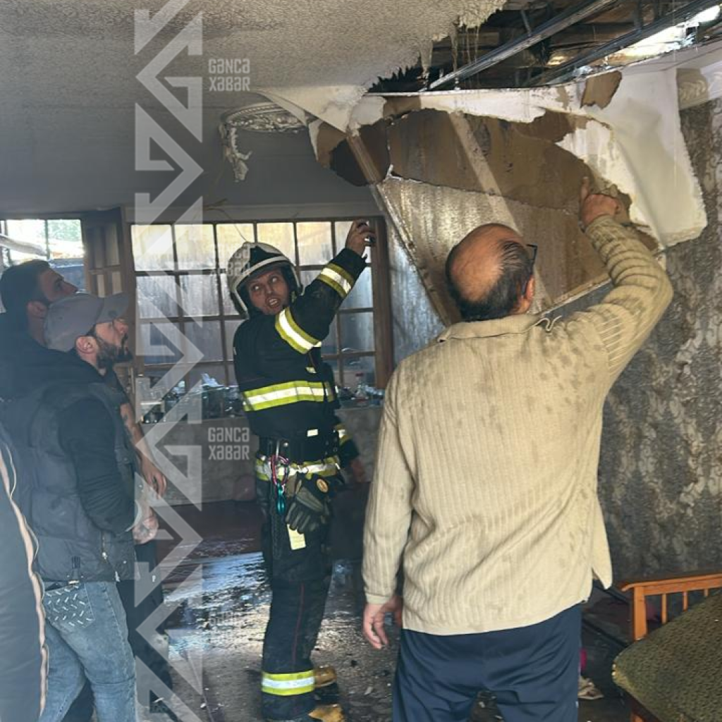 Gəncədə iki ev yanıb
