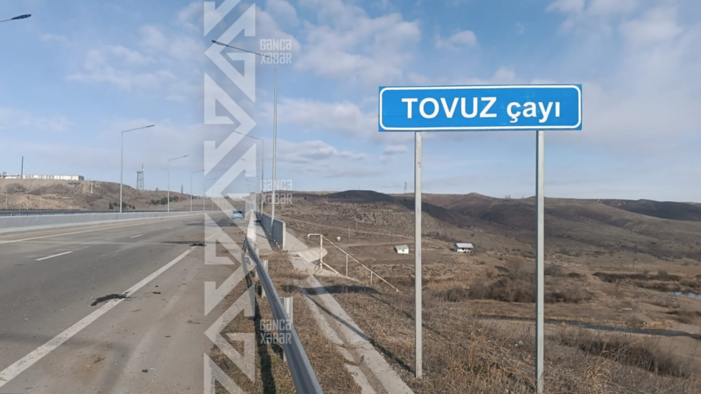 Tovuzda qəzaya düşən sürücü avtomobilində yanıb