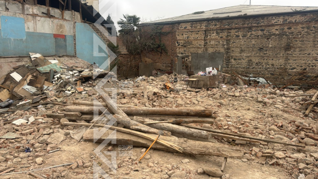 Gəncədə sökülən bina TARİXİ deyil – ARAŞDIRMA