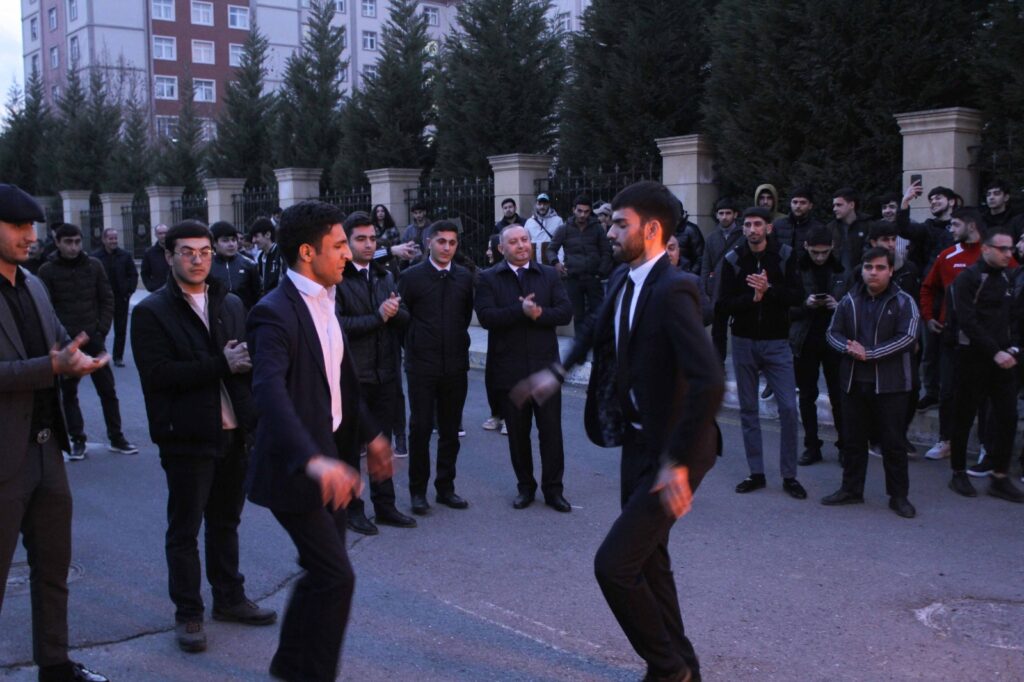 Tələbələr Od çərşənbəsini tonqal ətrafında qeyd ediblər - FOTO