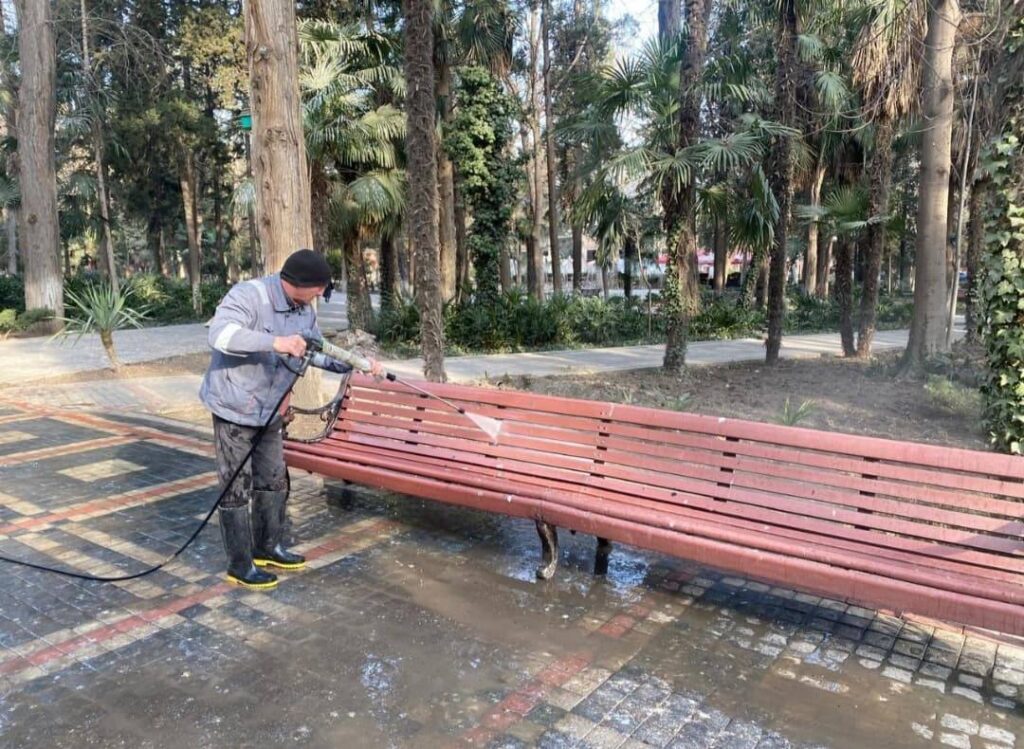 Xan Bağında genişmiqyaslı təmizlik işləri görülüb
