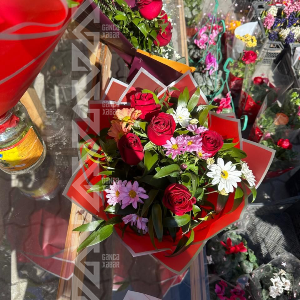 Gəncəli kişilərin diqqətinə: güllərin QİYMƏTİ