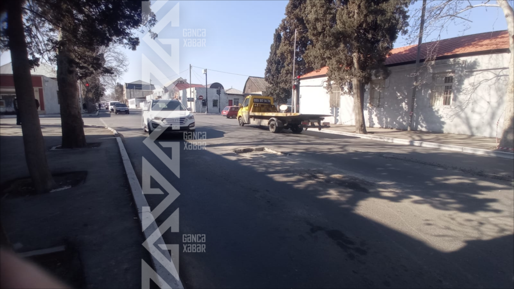 Atatürk prospektində yeni asfalt örtüyü çəkildi, qəza vəziyyəti yarandı