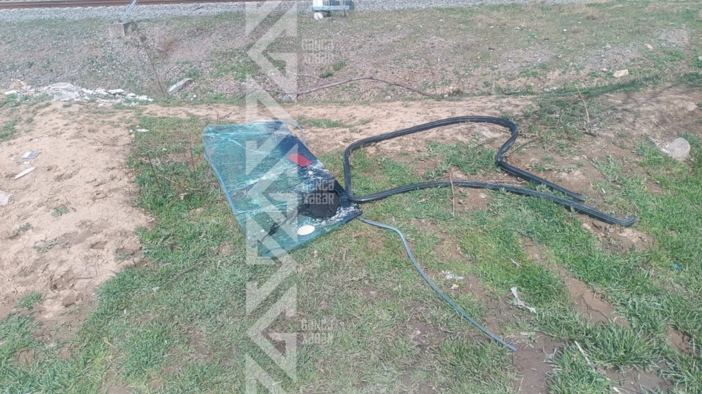 Sürücü avtomobili aşırdı - FOTO<br />
