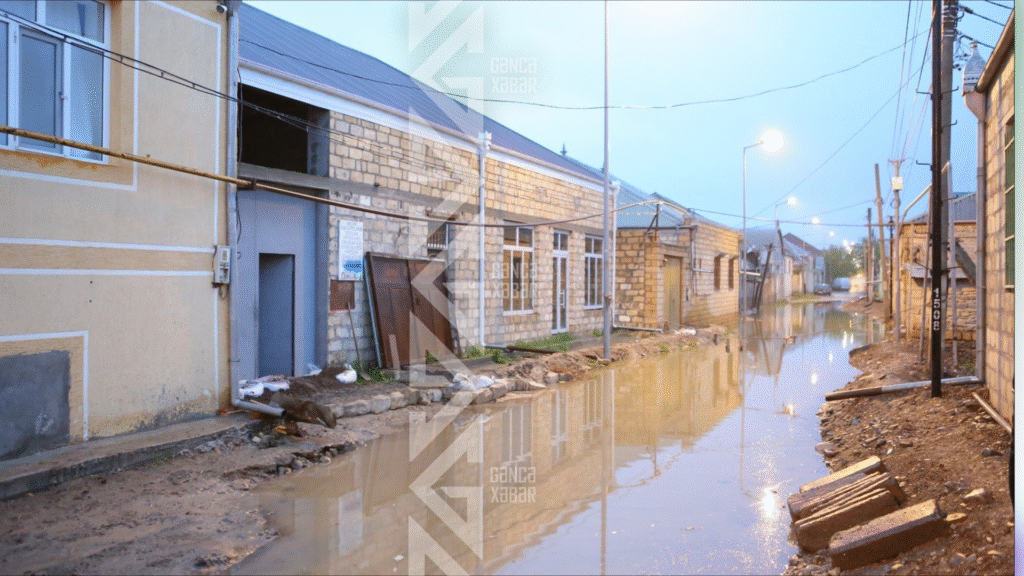 Gəncədə yağış ciddi fəsadlara yol açıb