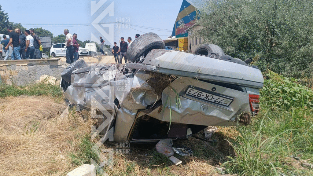 "Chevrolet" ağır qəzaya düşüb