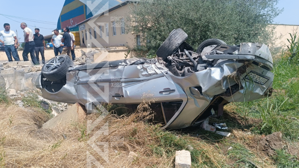"Chevrolet" ağır qəzaya düşüb
