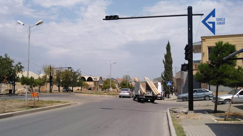 Gəncədə işləməyən işıqfor sürücüləri çaşdırır